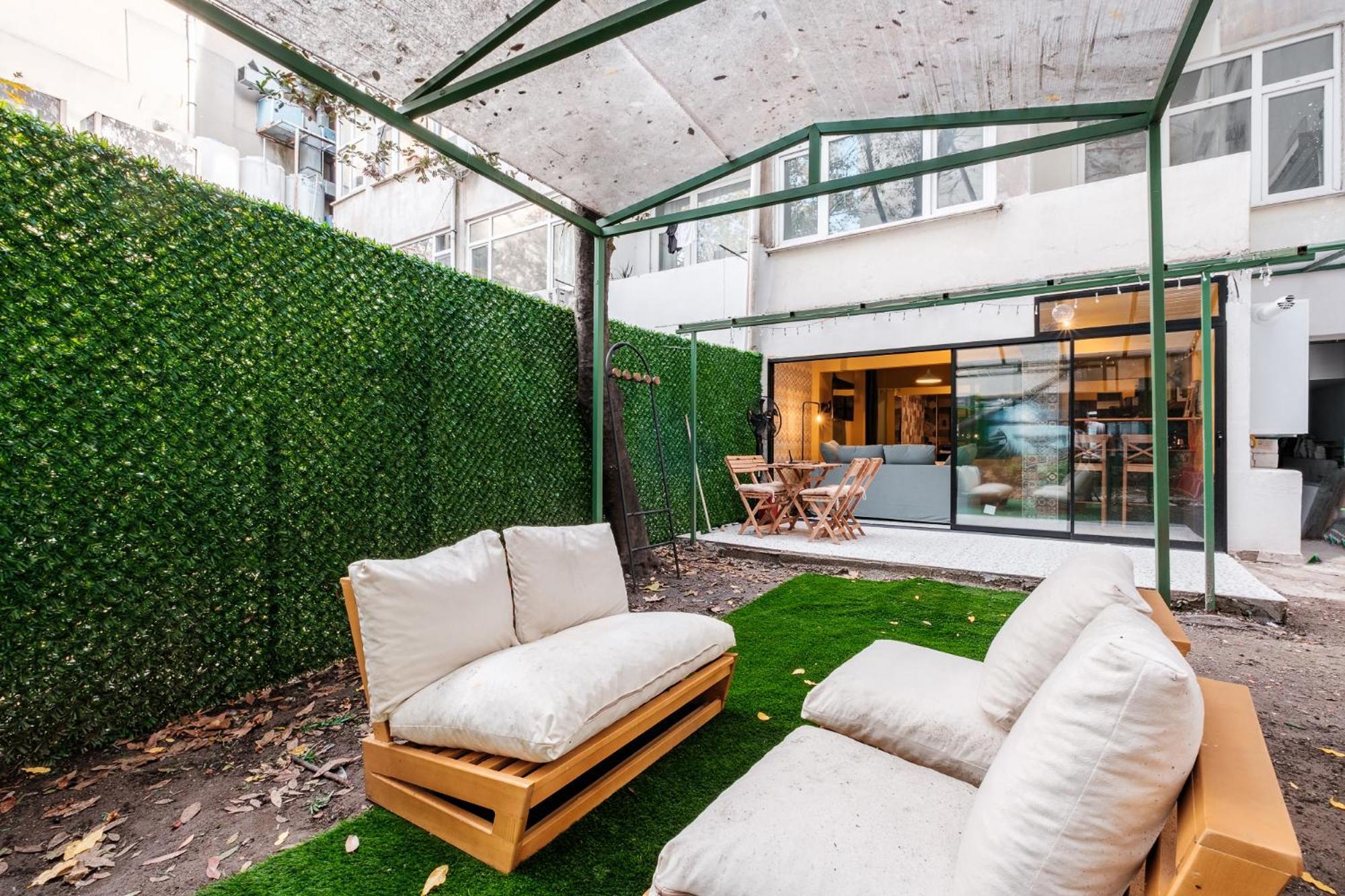 Flat W Jacuzzi And Backyard 6 Min To Kadikoy Coast Daire